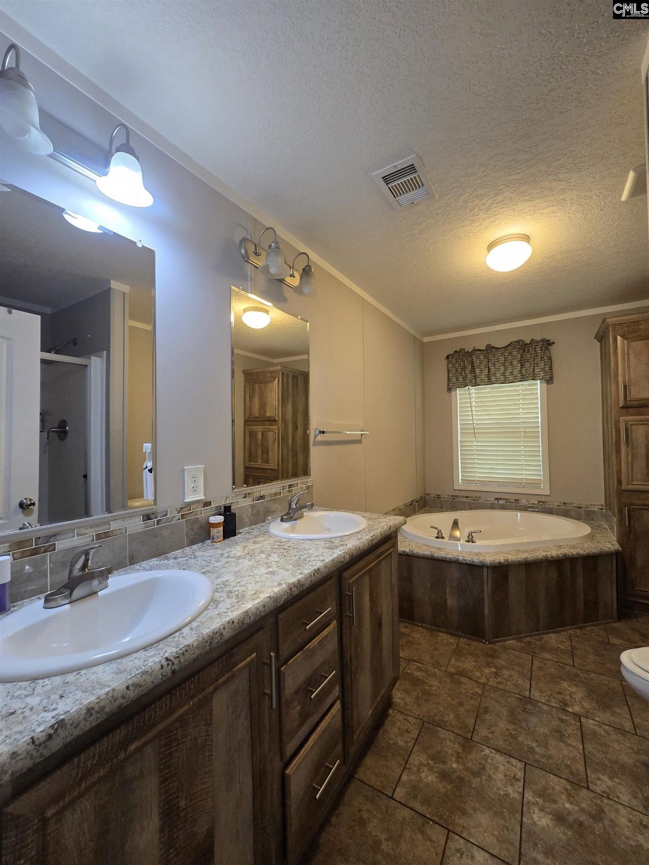 1011 Blacksgate E  Photo 14