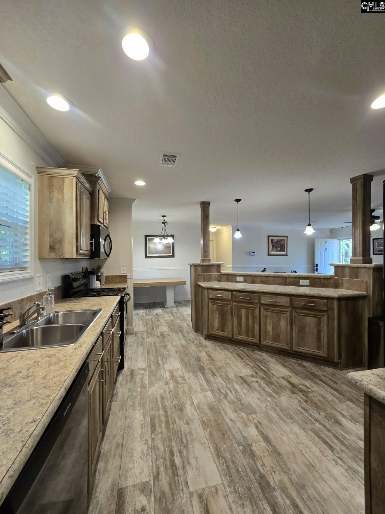 1011 Blacksgate E  Photo 14