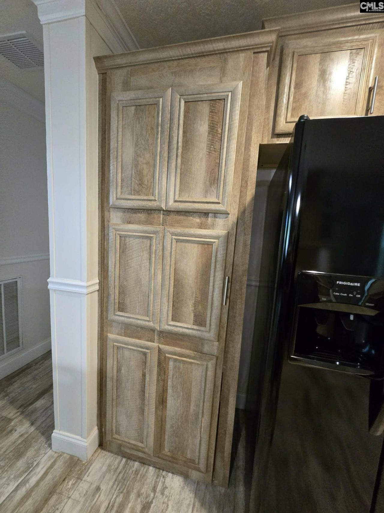 1011 Blacksgate E  Photo 16