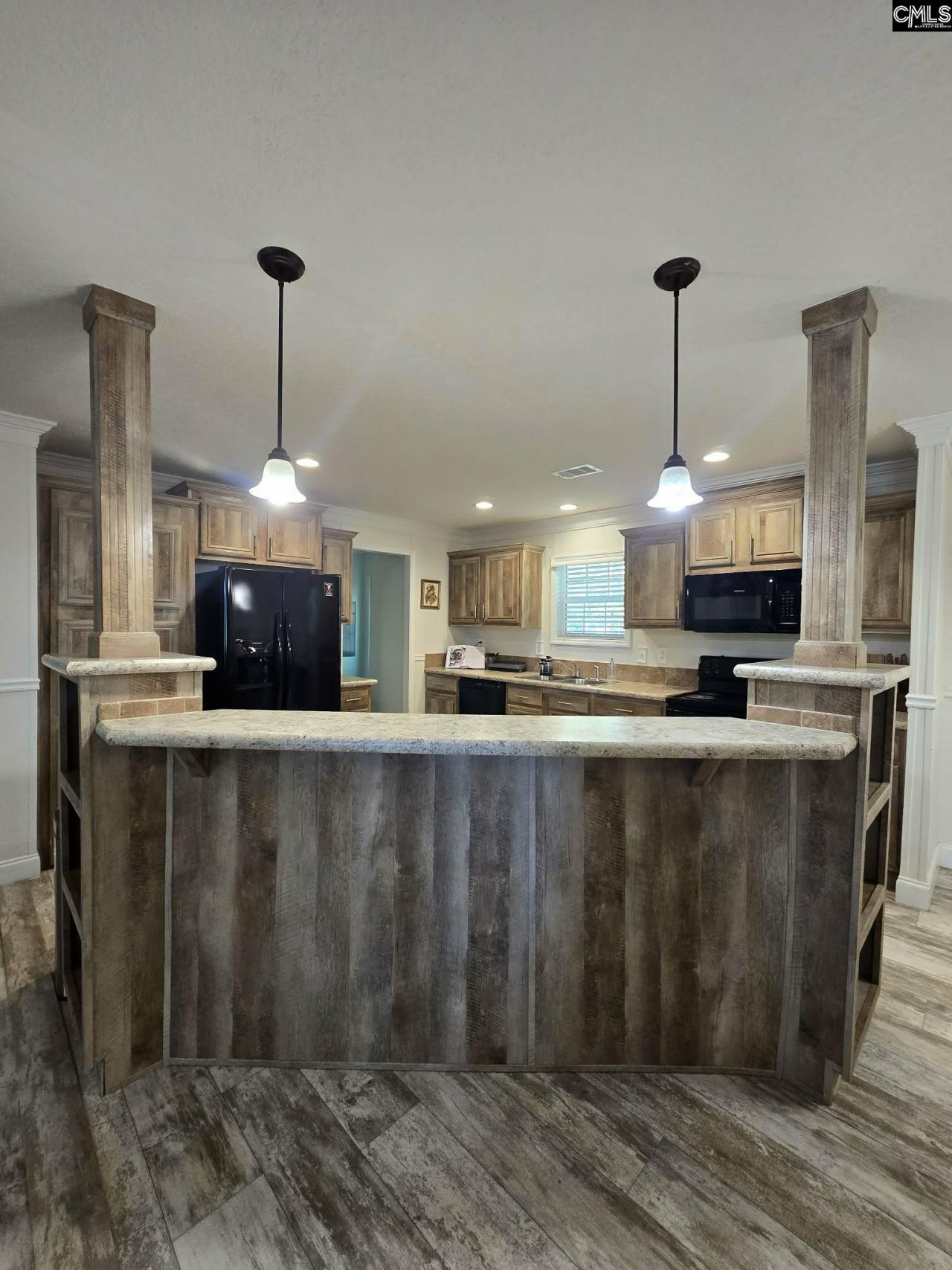 1011 Blacksgate E  Photo 6