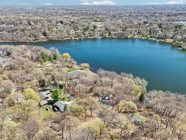 6679 Mohawk Drive , Chanhassen, MN 55317