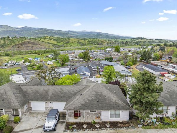 457 Elm Street, Phoenix, OR 97535