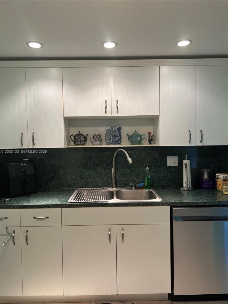 8335 SW 72nd Ave , Unit 212D, Miami, FL 33143 Photo