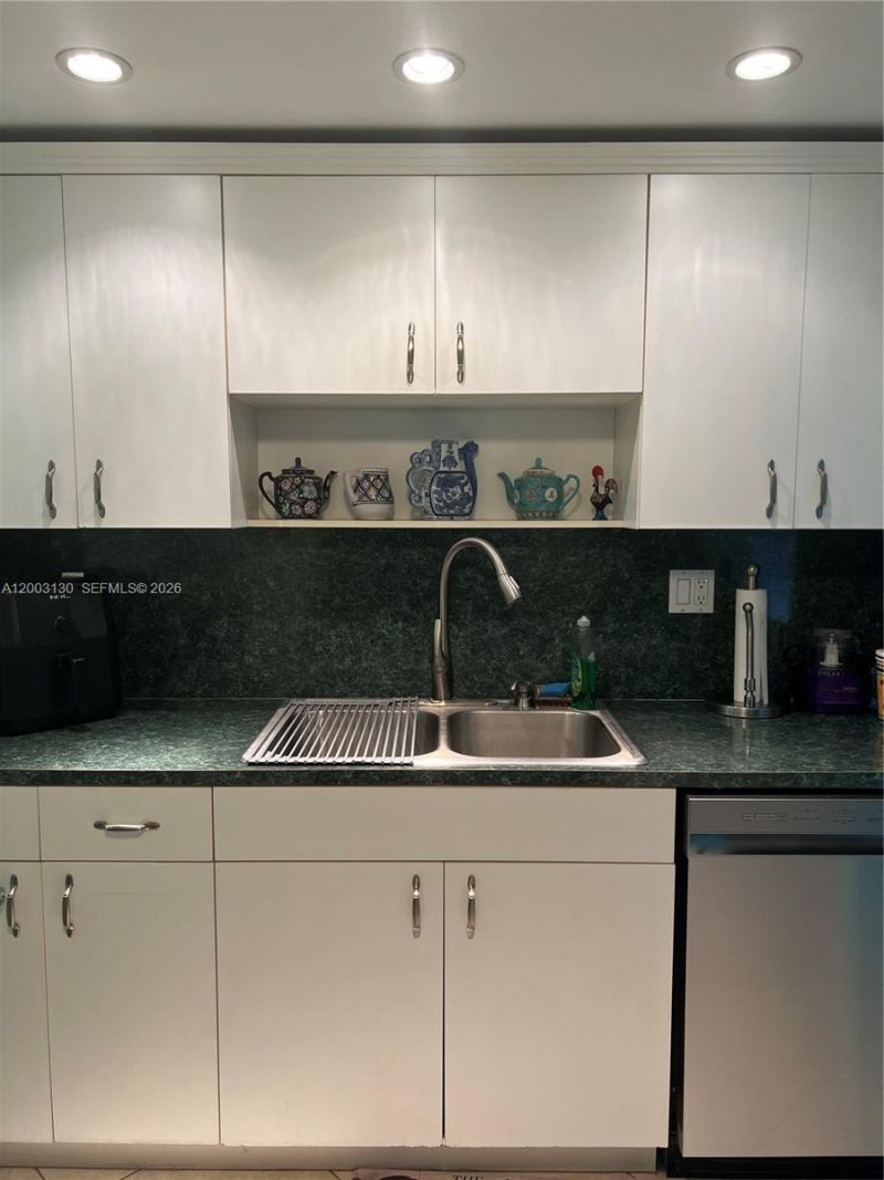 8335 SW 72nd Ave , Unit 212D, Miami, FL 33143 Photo