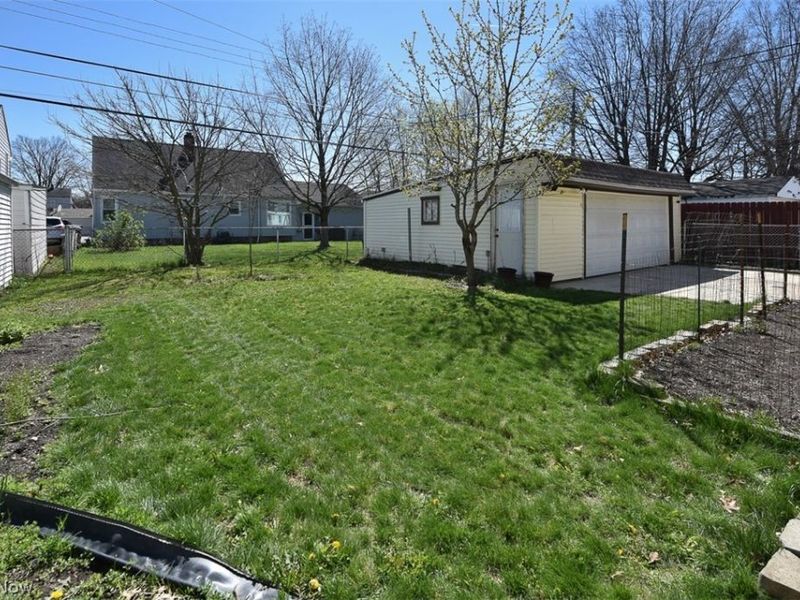 2929 Commonwealth Drive, Parma, OH 44134 Photo 10