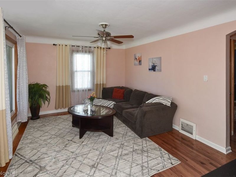 2929 Commonwealth Drive, Parma, OH 44134 Photo 15