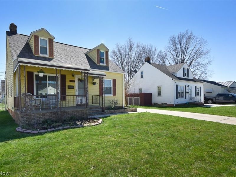 2929 Commonwealth Drive, Parma, OH 44134 Photo 2