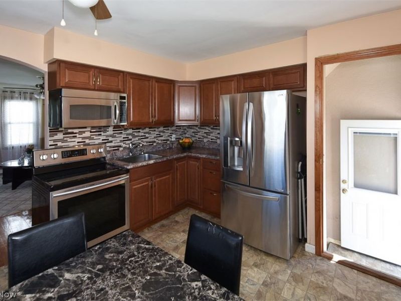 2929 Commonwealth Drive, Parma, OH 44134 Photo 22