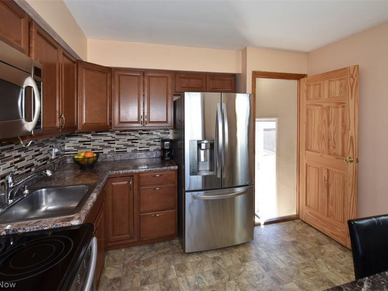 2929 Commonwealth Drive, Parma, OH 44134 Photo 23