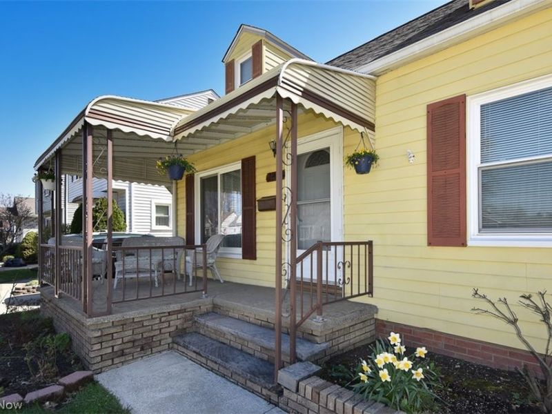 2929 Commonwealth Drive, Parma, OH 44134 Photo 3