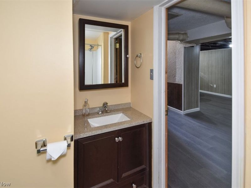 2929 Commonwealth Drive, Parma, OH 44134 Photo 41