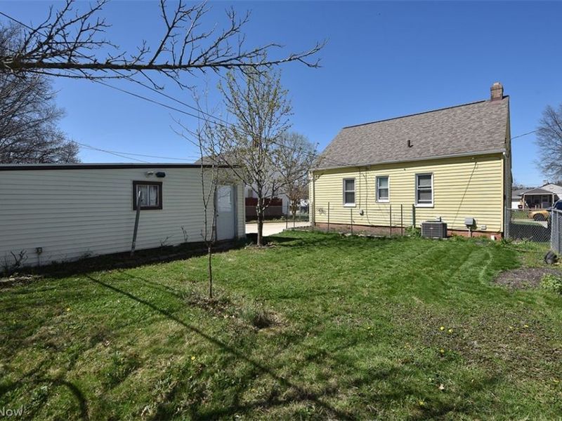 2929 Commonwealth Drive, Parma, OH 44134 Photo 9