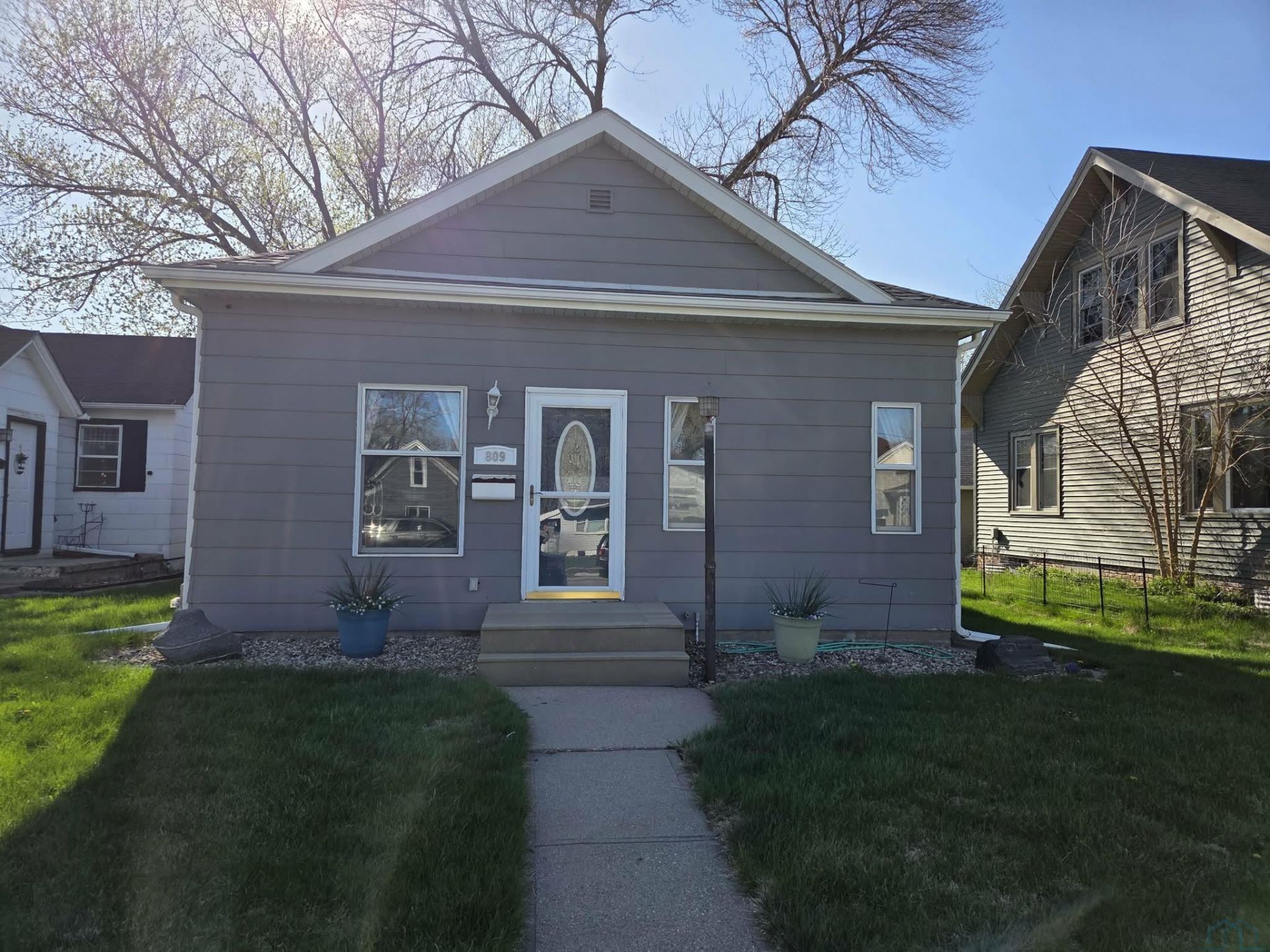 809 S Cecelia St, Sioux City, IA 51106 Main Photo