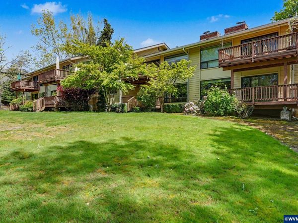 2465 Crestview Dr S, Salem, OR 97302