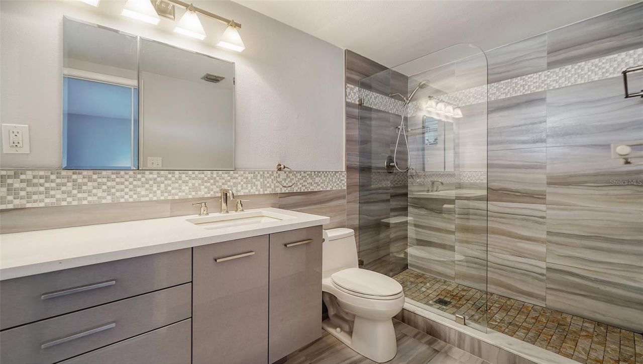 600 Sutton Place, Unit B302, Longboat Key, FL 34228 Photo