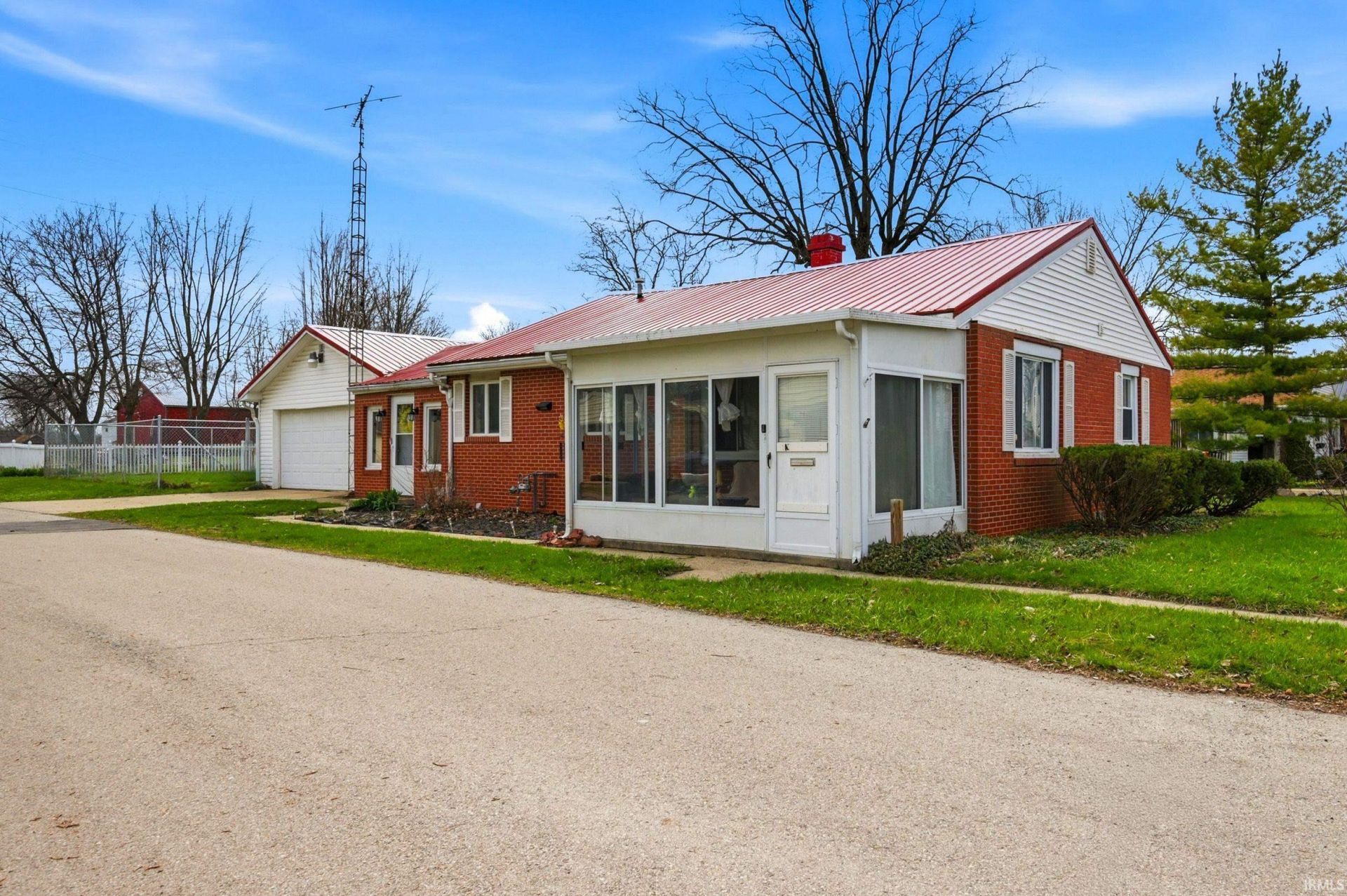 901 W Elm Street, Hartford City, IN 47348 Main Photo