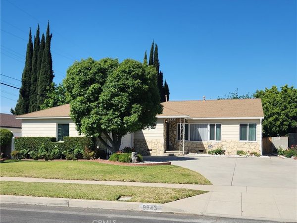 9943 Kester, San Fernando, CA 91345