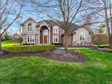 2562 Sequoia Court, Bloomfield Twp, MI 48304