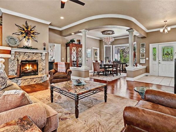 1 Hedges Circle, Bella Vista, AR 72715