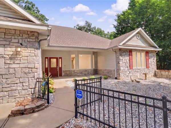 1 Hedges Circle, Bella Vista, AR 72715