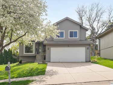 6214 N 114th Street , Omaha, NE 68164