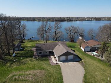 1642 Scenic Hideaway Lane NE, Elysian, MN 56028