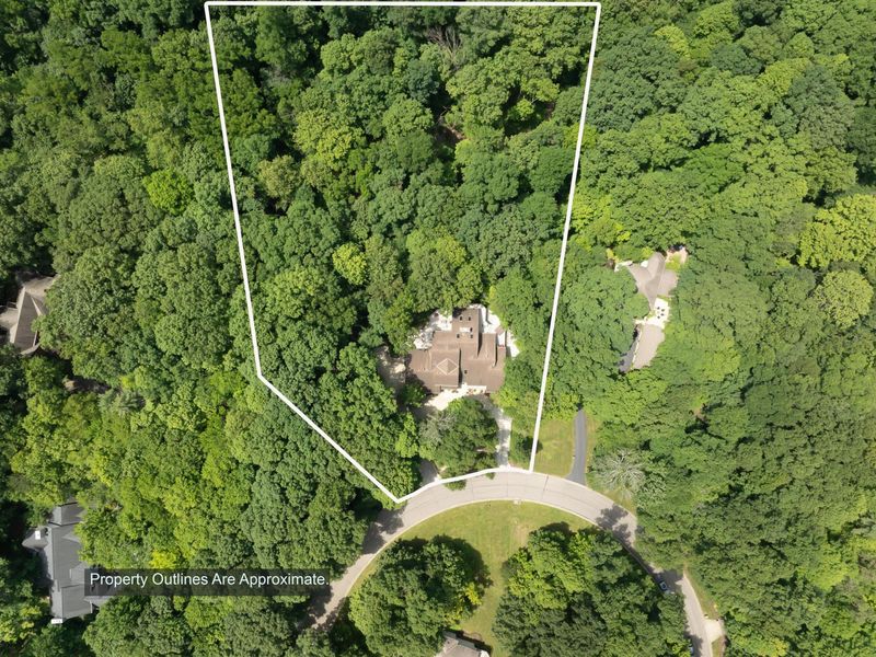 630 Woods Hollow Lane , Powell, OH 43065 Photo 3