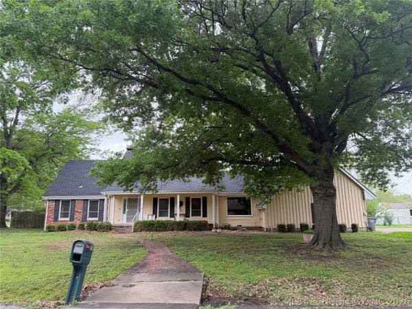 108 S Bettes Avenue , Wagoner, OK 74467