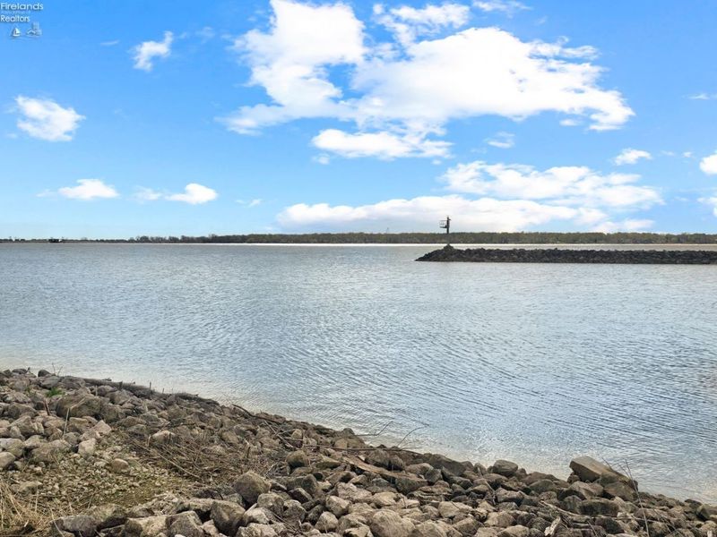 2423 Split Rock Drive, Marblehead, OH 43440 Photo 8