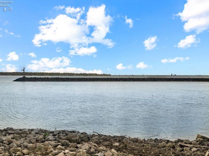 2423 Split Rock Drive, Marblehead, OH 43440 Photo 9