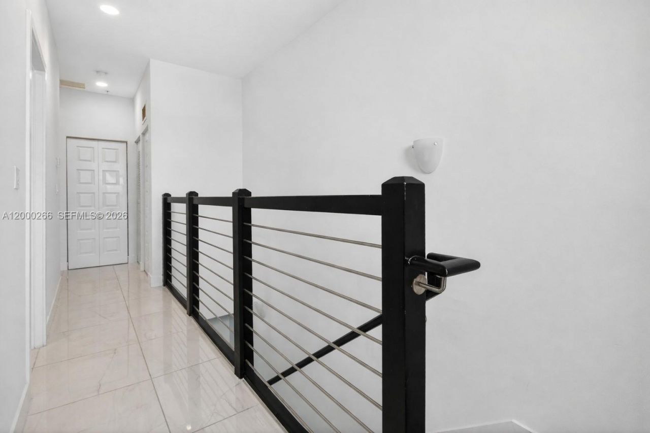 10467 NW 82nd St , Unit 11, Doral, FL 33178 Photo