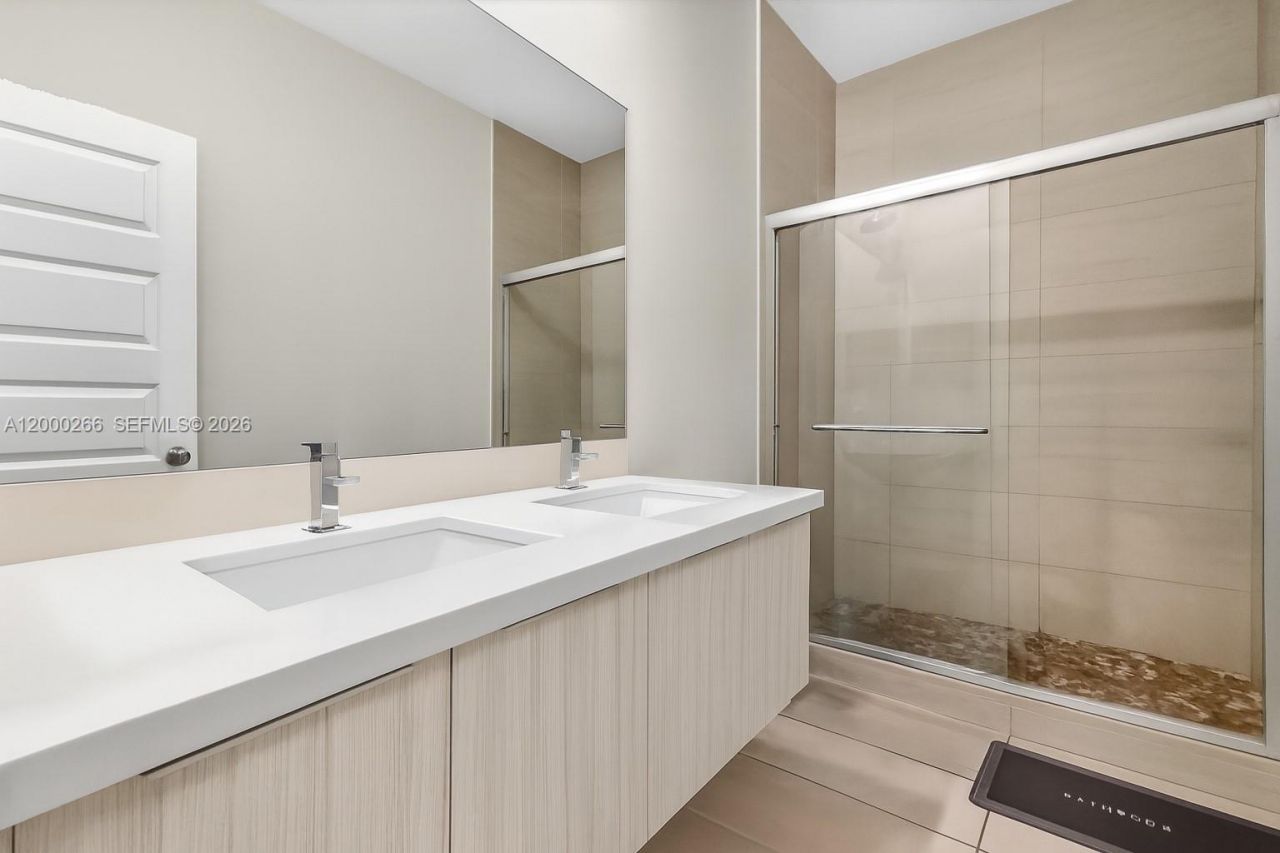 10467 NW 82nd St , Unit 11, Doral, FL 33178 Photo
