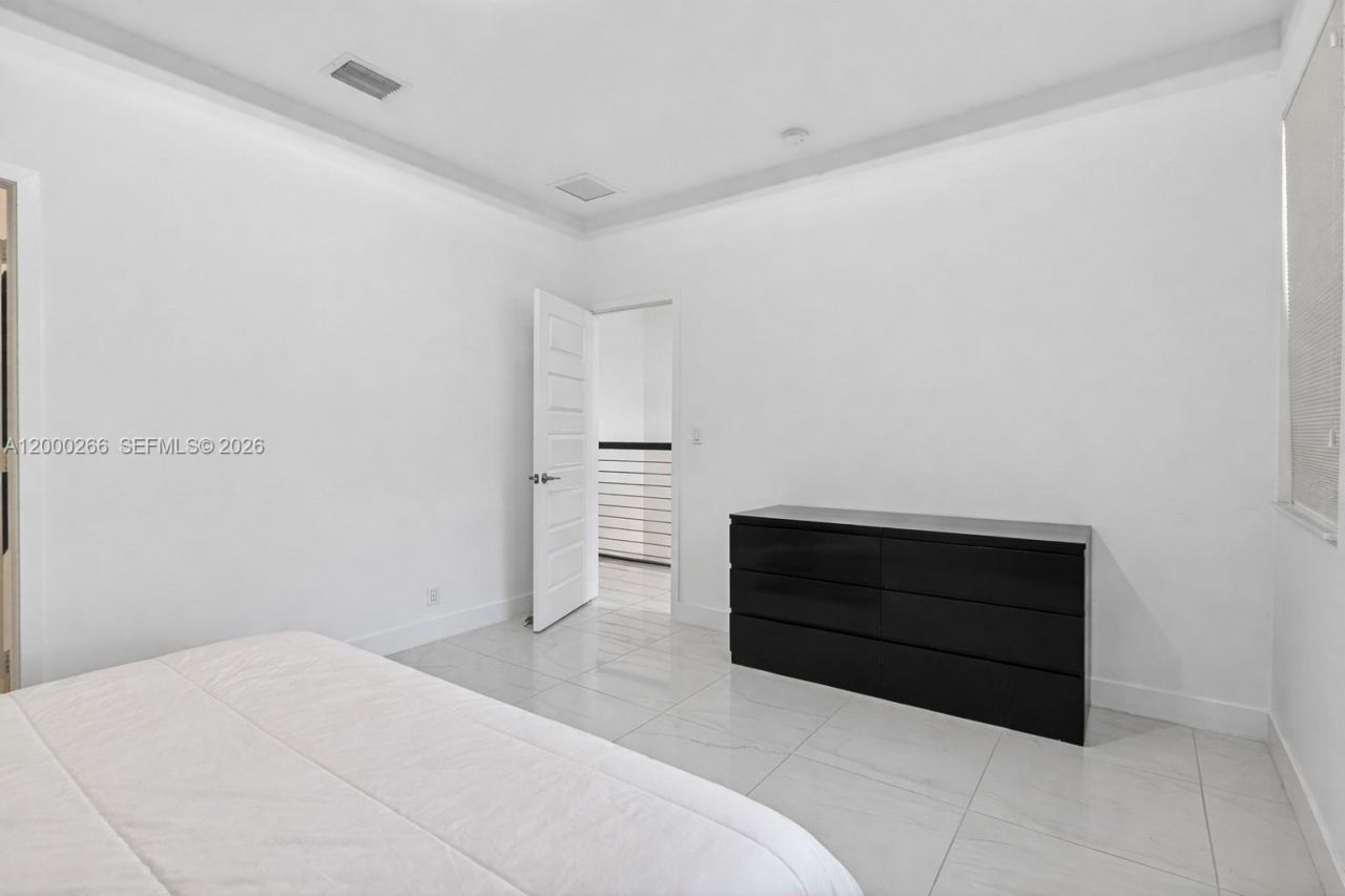 10467 NW 82nd St , Unit 11, Doral, FL 33178 Photo