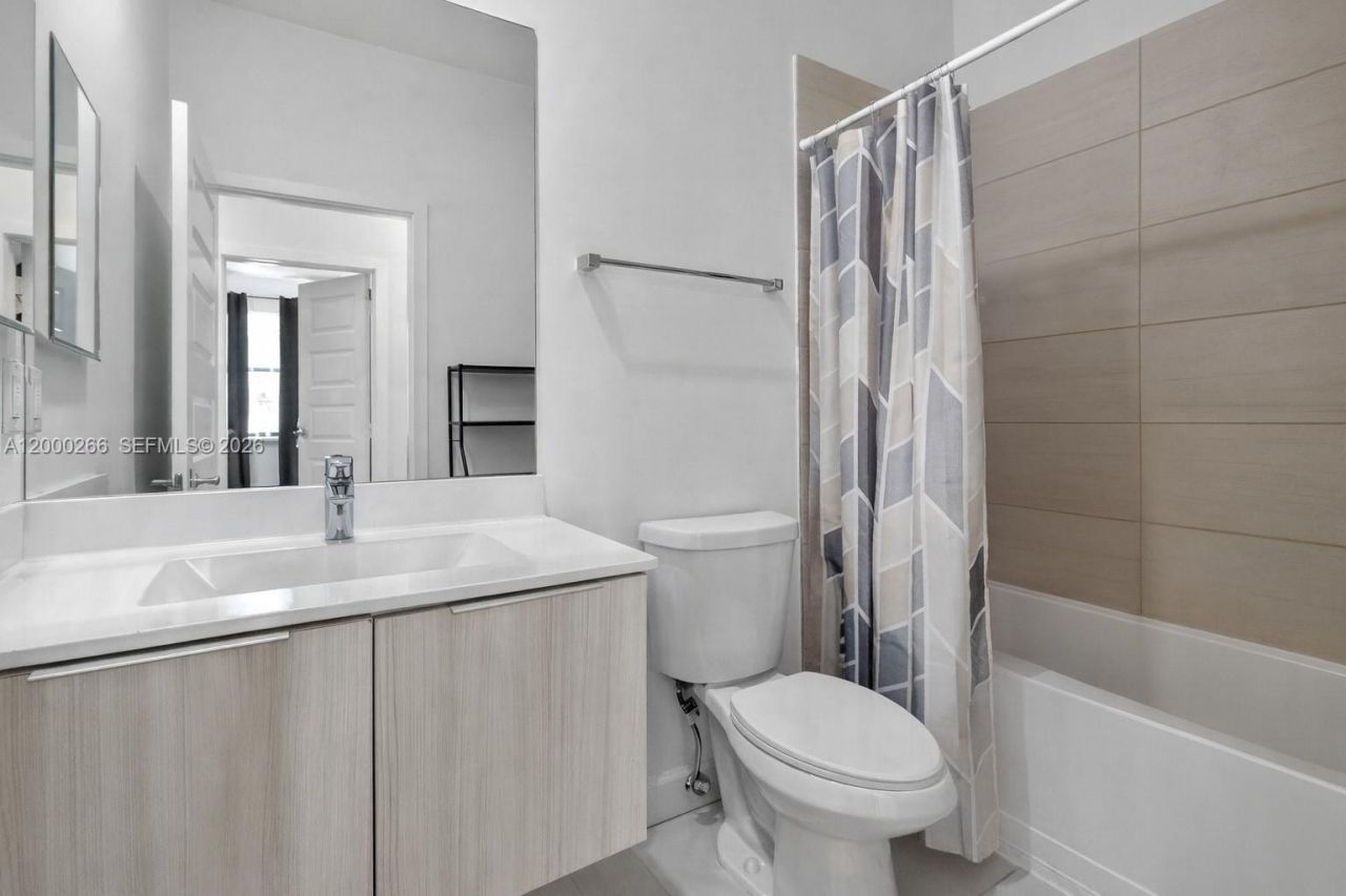 10467 NW 82nd St , Unit 11, Doral, FL 33178 Photo
