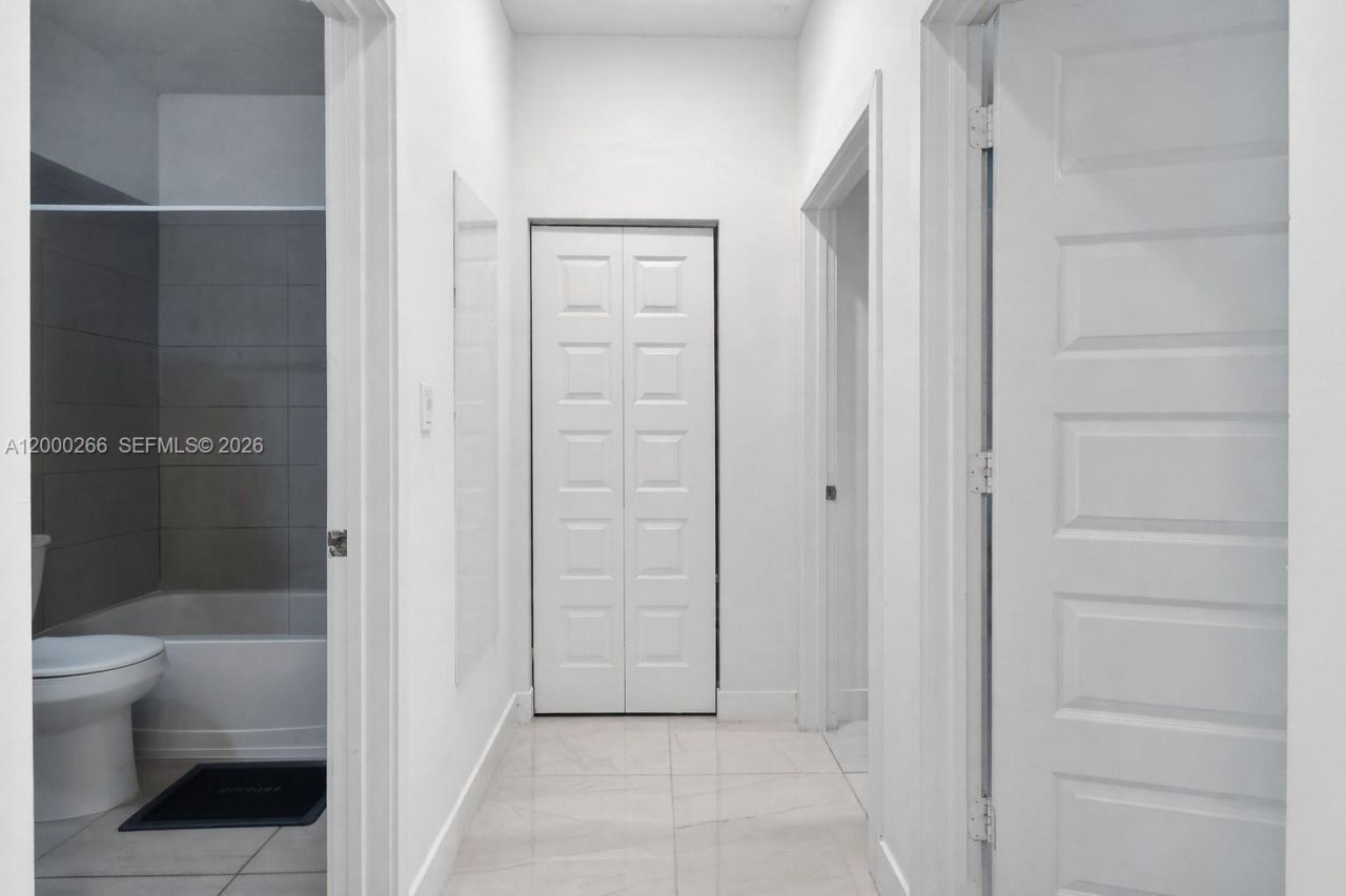 10467 NW 82nd St , Unit 11, Doral, FL 33178 Photo