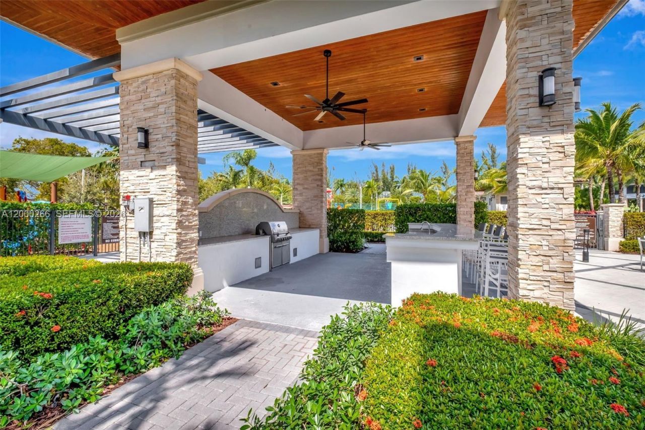 10467 NW 82nd St , Unit 11, Doral, FL 33178 Photo