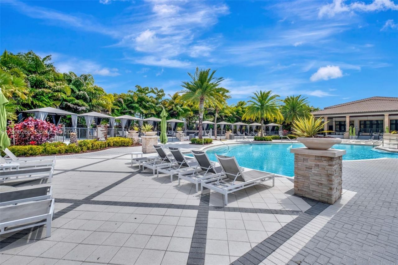 10467 NW 82nd St , Unit 11, Doral, FL 33178 Photo
