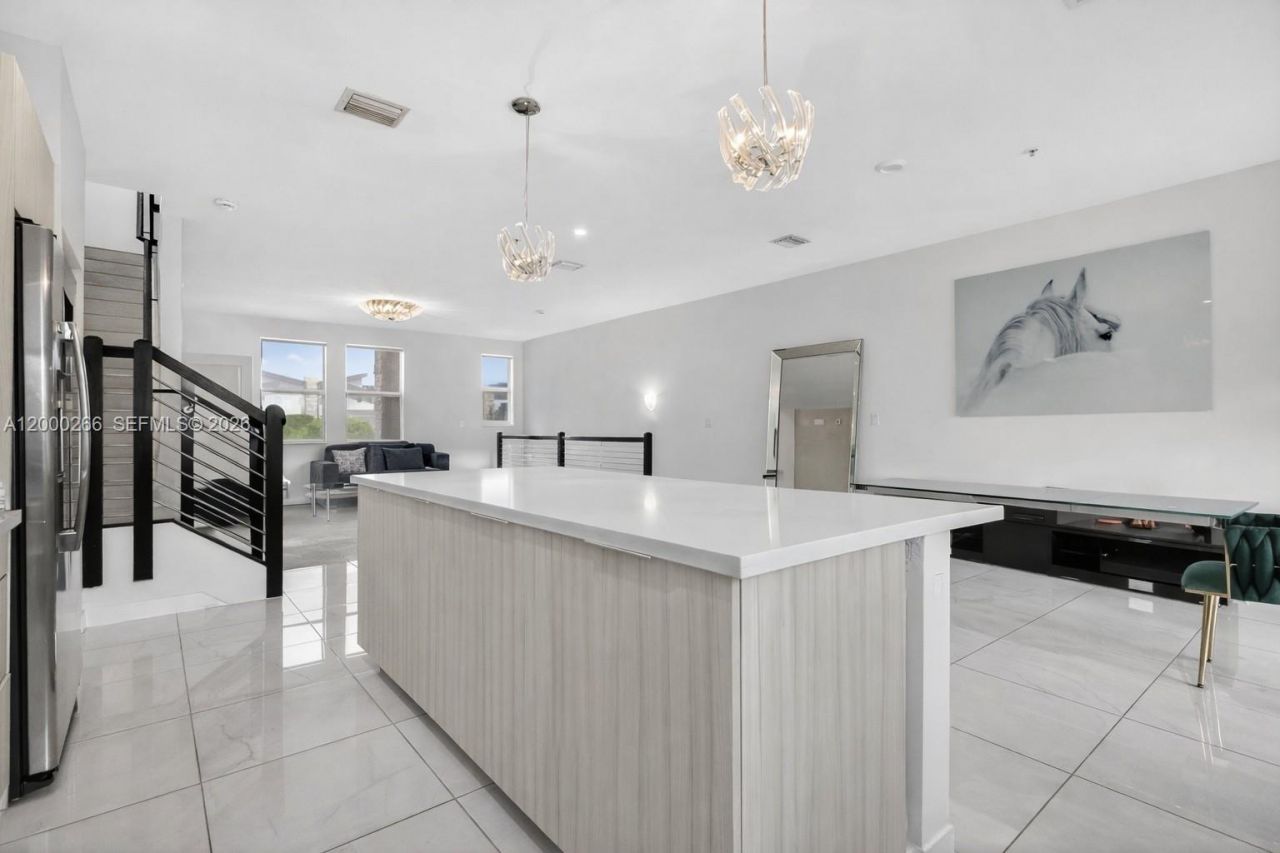 10467 NW 82nd St , Unit 11, Doral, FL 33178 Photo