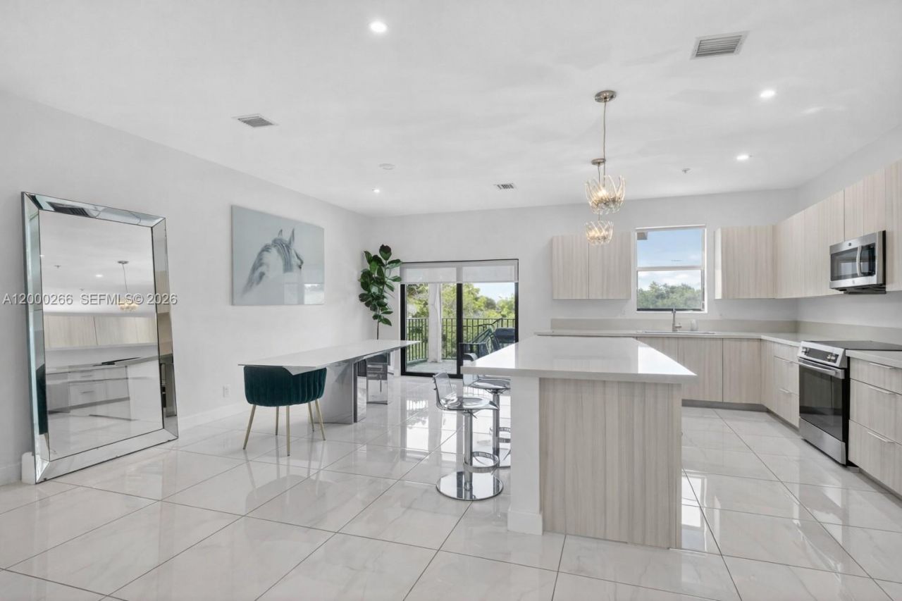 10467 NW 82nd St , Unit 11, Doral, FL 33178 Photo