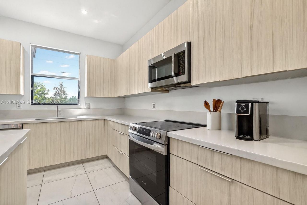 10467 NW 82nd St , Unit 11, Doral, FL 33178 Photo