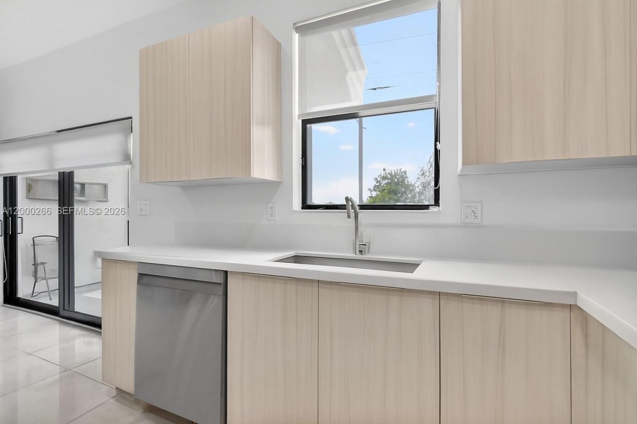 10467 NW 82nd St , Unit 11, Doral, FL 33178 Photo