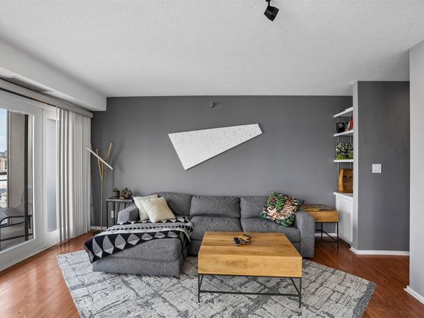 300 Walnut Street, Unit 711, Des Moines, IA 50309