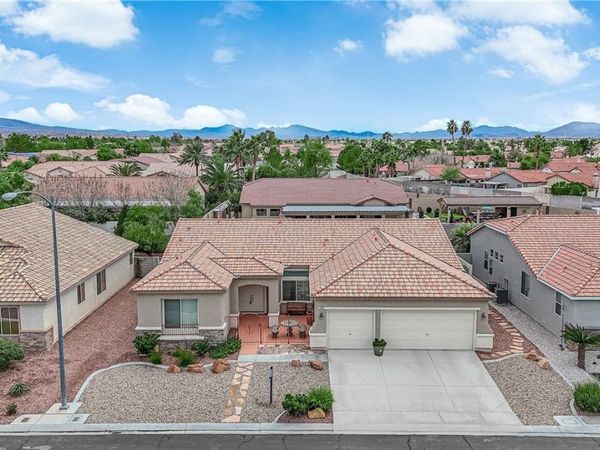 745 Diamond Bend Avenue , Las Vegas, NV 89123