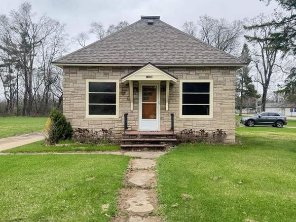 1109 ROYALTON STREET, Waupaca, WI 54981