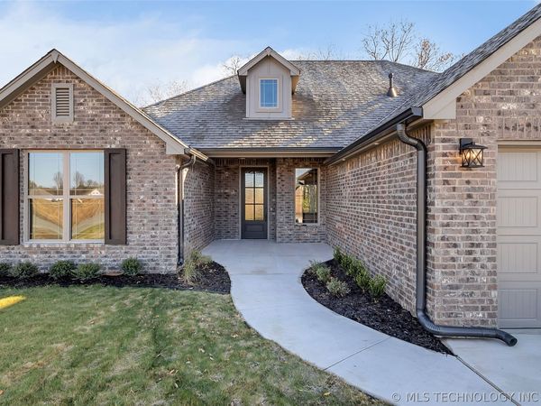 5678 E 136th Place North , Collinsville, OK 74021
