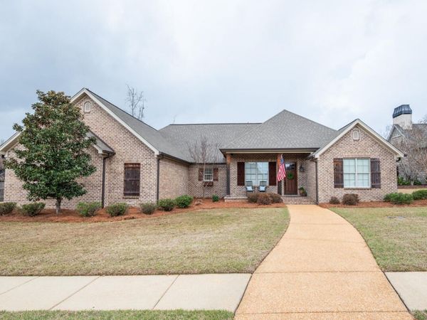 103 Pinehurst, Starkville, MS 39759