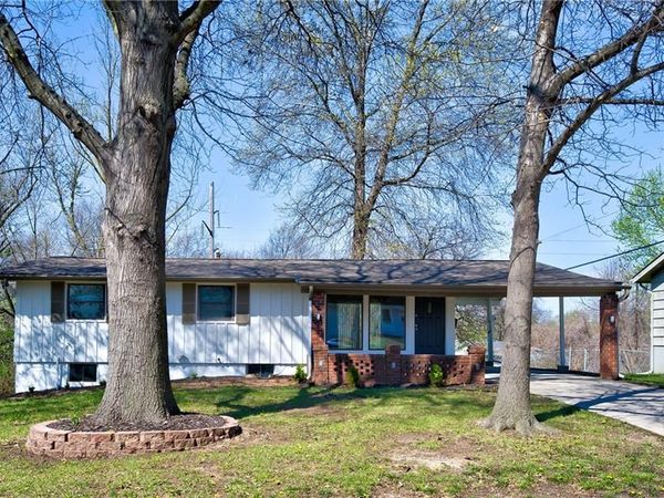 5916 N Michigan Avenue, Kansas City, MO 64118