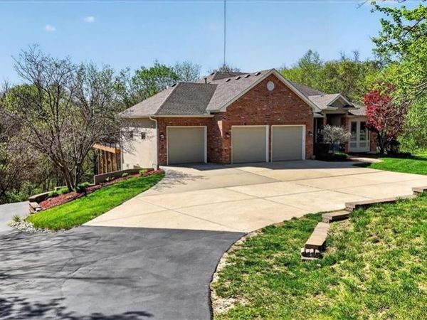 8615 NW Baker Road Circle, Kansas City, MO 64153