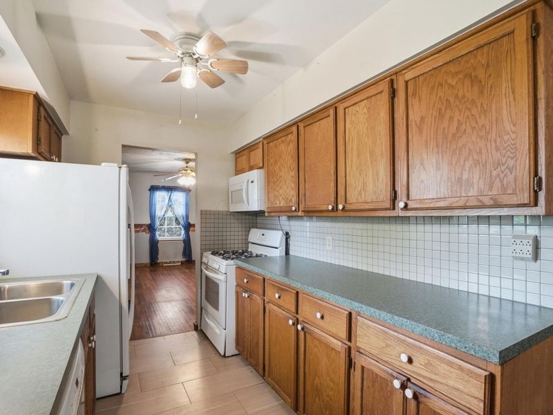 2318 Rodger Road , Obetz, OH 43207 Photo 9