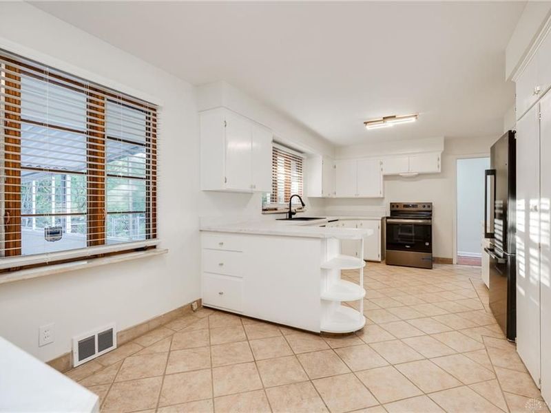 4252 Philadelphia Drive, Dayton, OH 45405 Photo 6